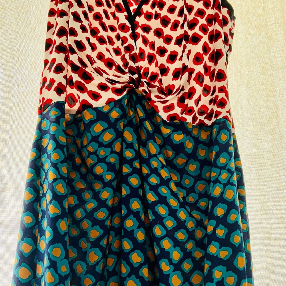 Stunning, never worn silk dress by Derek Lamb. MIDI length, straight fit.
